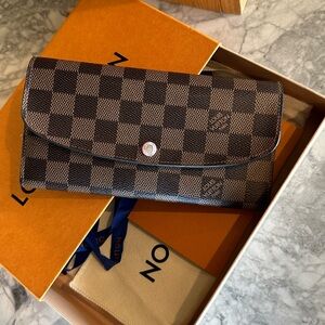 Louis Vuitton Emilie damier .